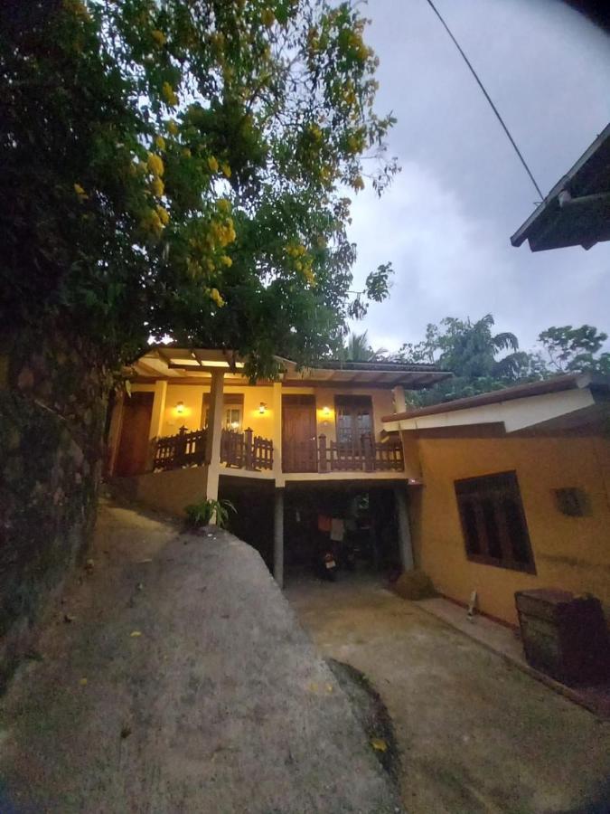 Guruge Guest House Ahangama Exterior photo