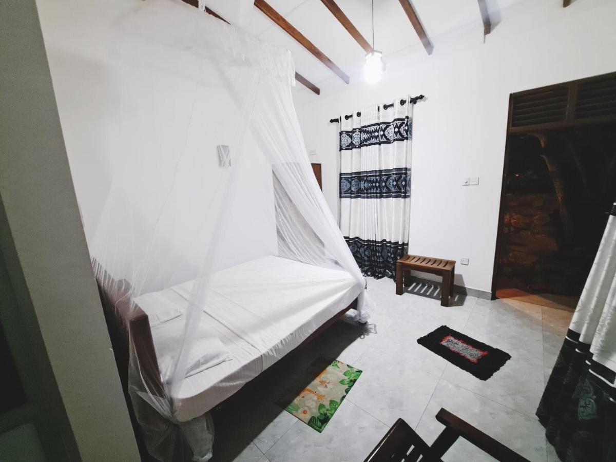 Guruge Guest House Ahangama Exterior photo